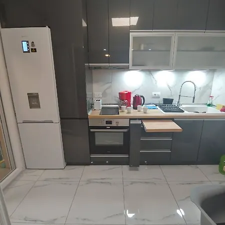 New!90sqm10minairport2bedrooms Szaloniki